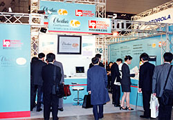 「IC CARD WORLD 2001」共同印刷ブース風景